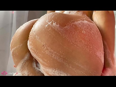 ❤️ Brunetka masturbuje kundičku s vibrátorom až do intenzívneho orgazmu v sprche ❤ Super sex na sk.milfnut-net.ru ❌❤
